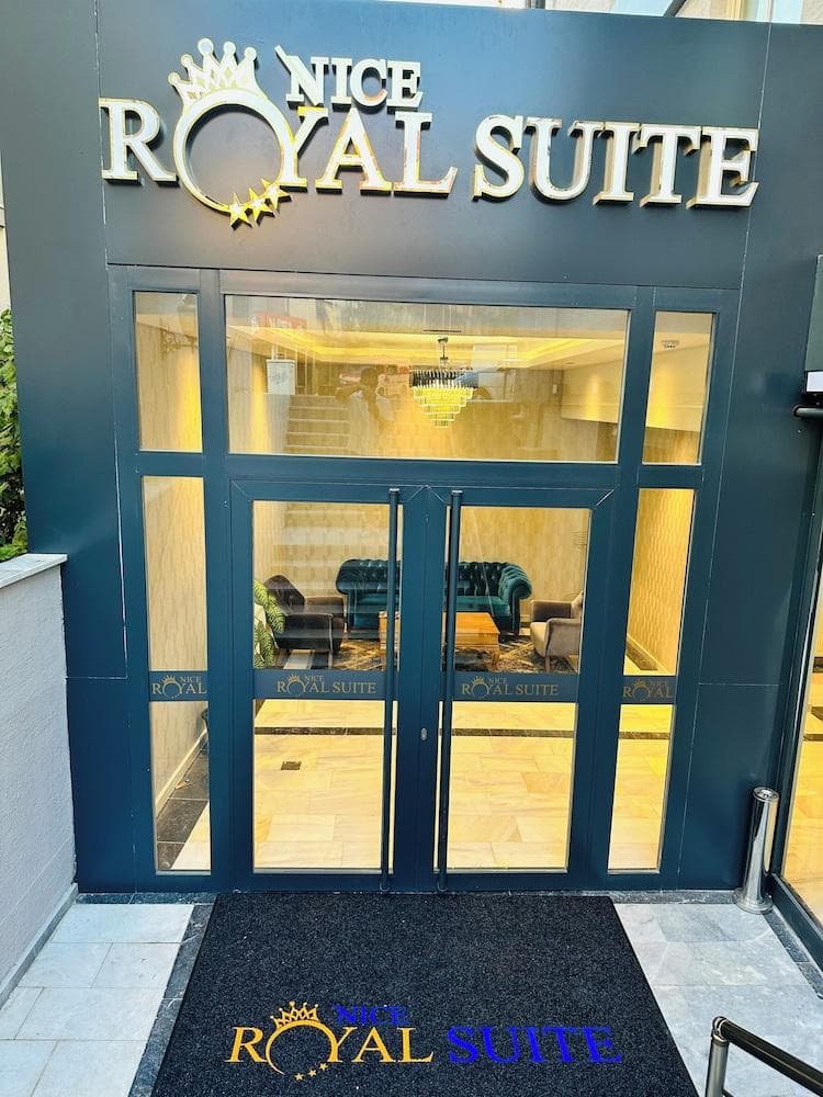Nice Royal Suite Giriş Kapısı
